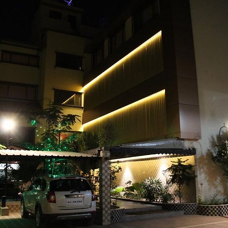 Hotel Orange Inn Sarkhej Exterior foto