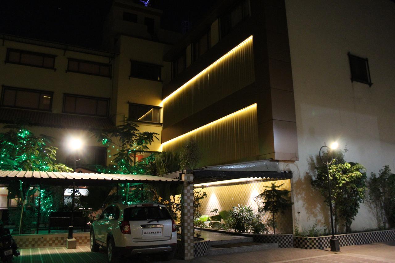 Hotel Orange Inn Sarkhej Exterior foto