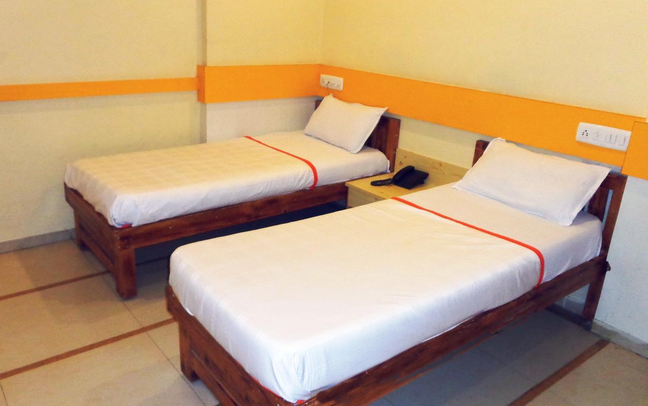 Hotel Orange Inn Sarkhej Exterior foto