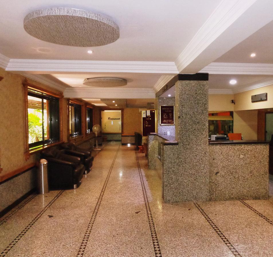 Hotel Orange Inn Sarkhej Exterior foto