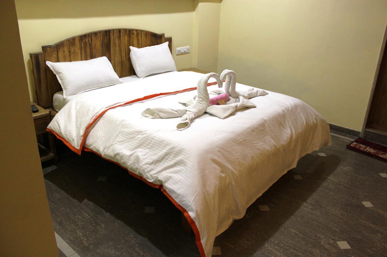 Hotel Orange Inn Sarkhej Exterior foto