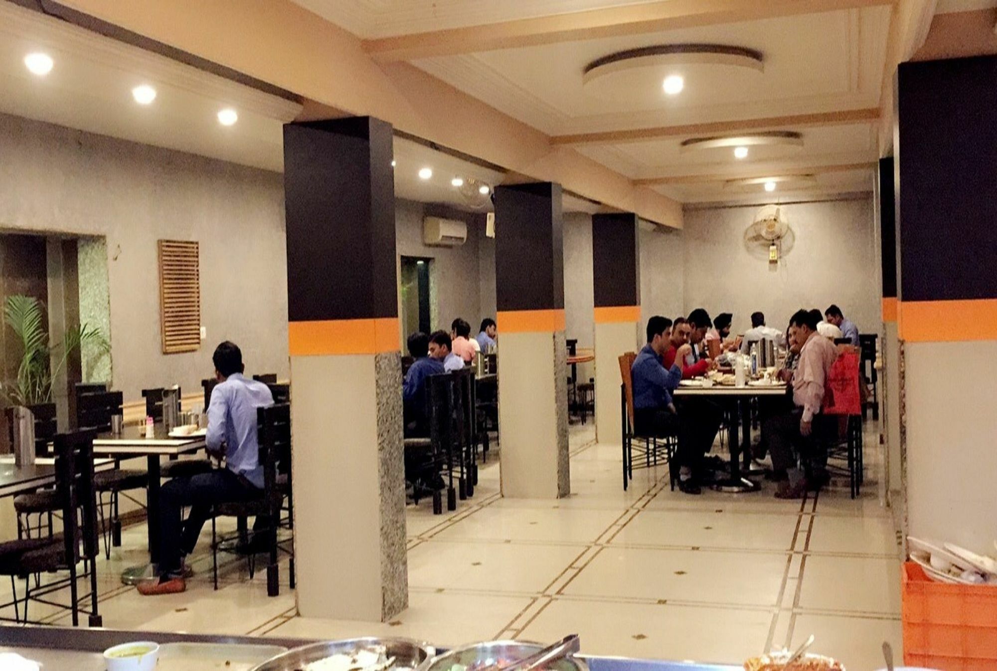 Hotel Orange Inn Sarkhej Exterior foto